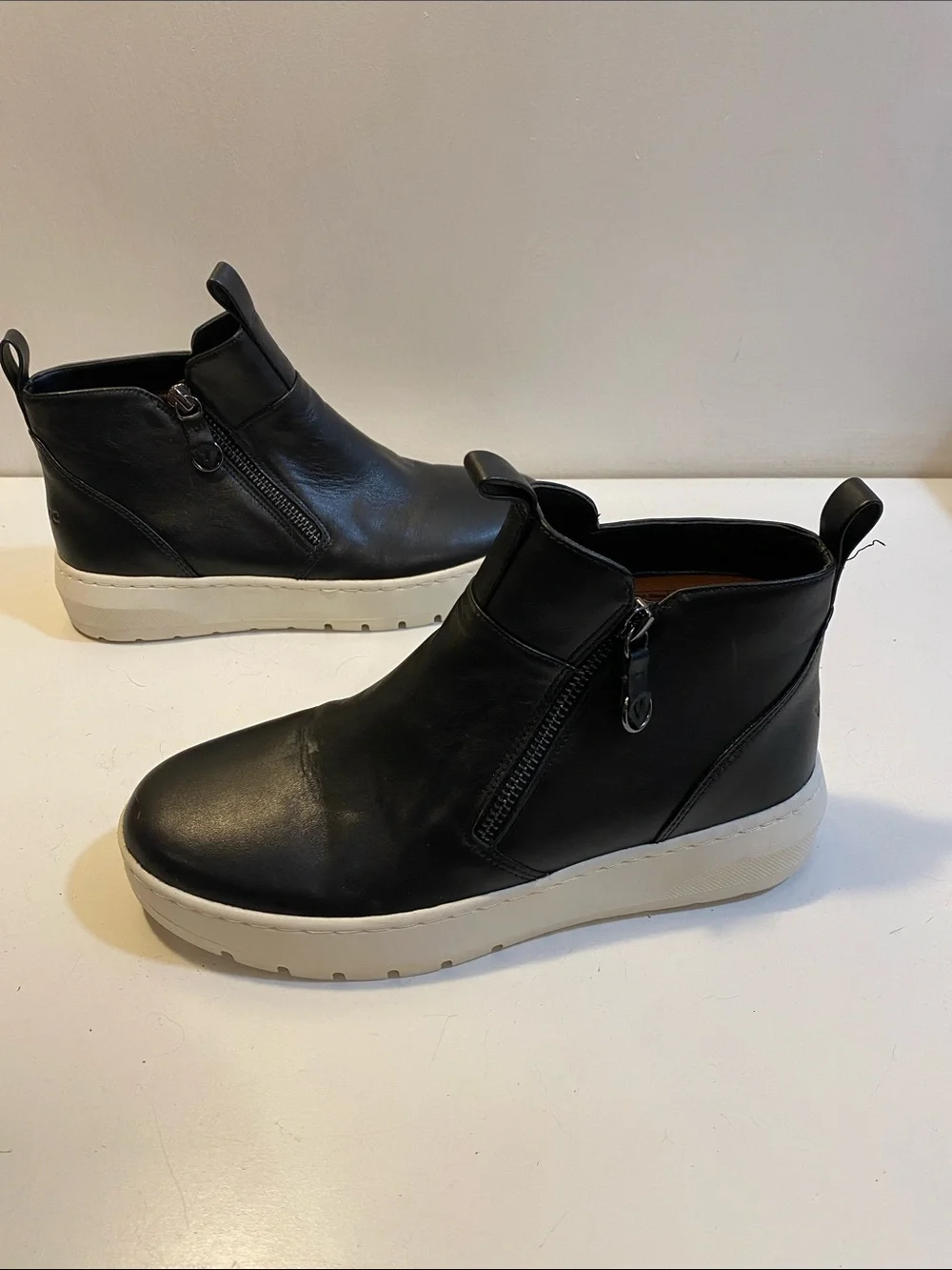 Vionic Brinkely Black Leather Zip-Detail High-Top Sneaker Boots Sz 6.5